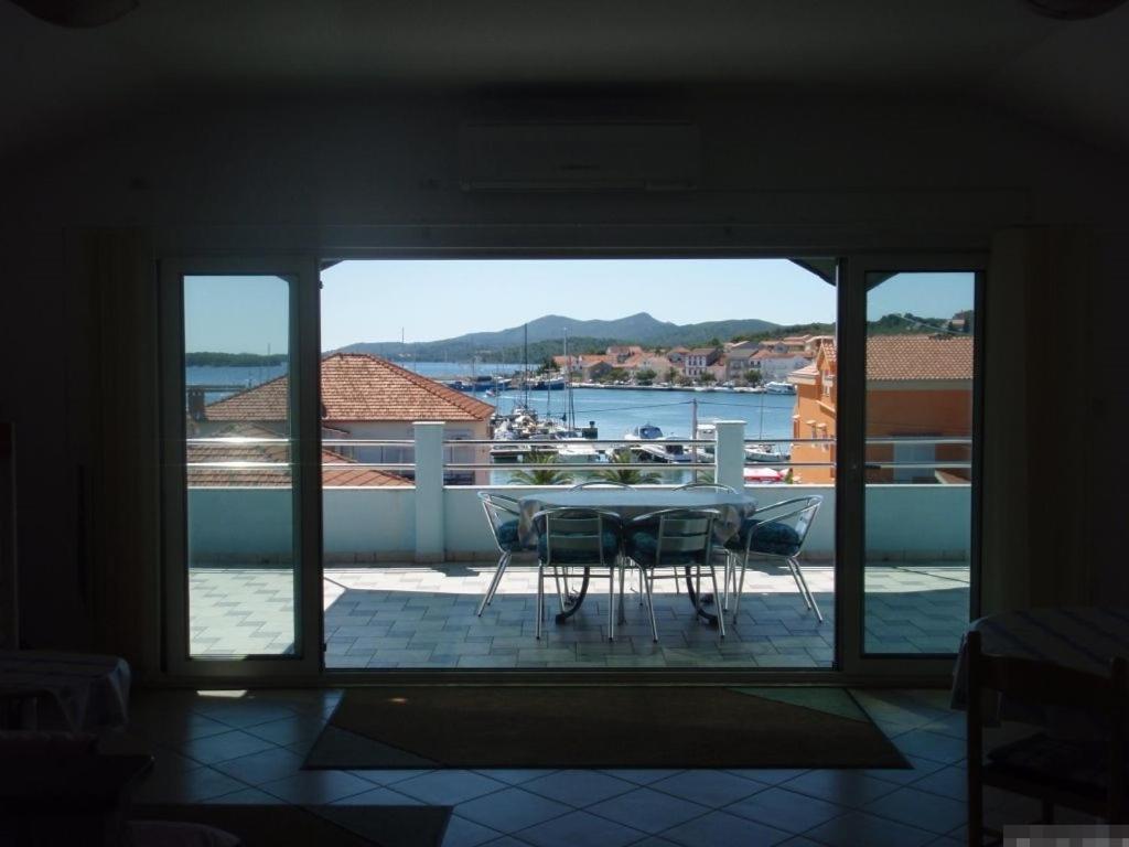Apartment In Kukljica With Sea View, Terrace, Air Conditioning, Wi-Fi Luaran gambar